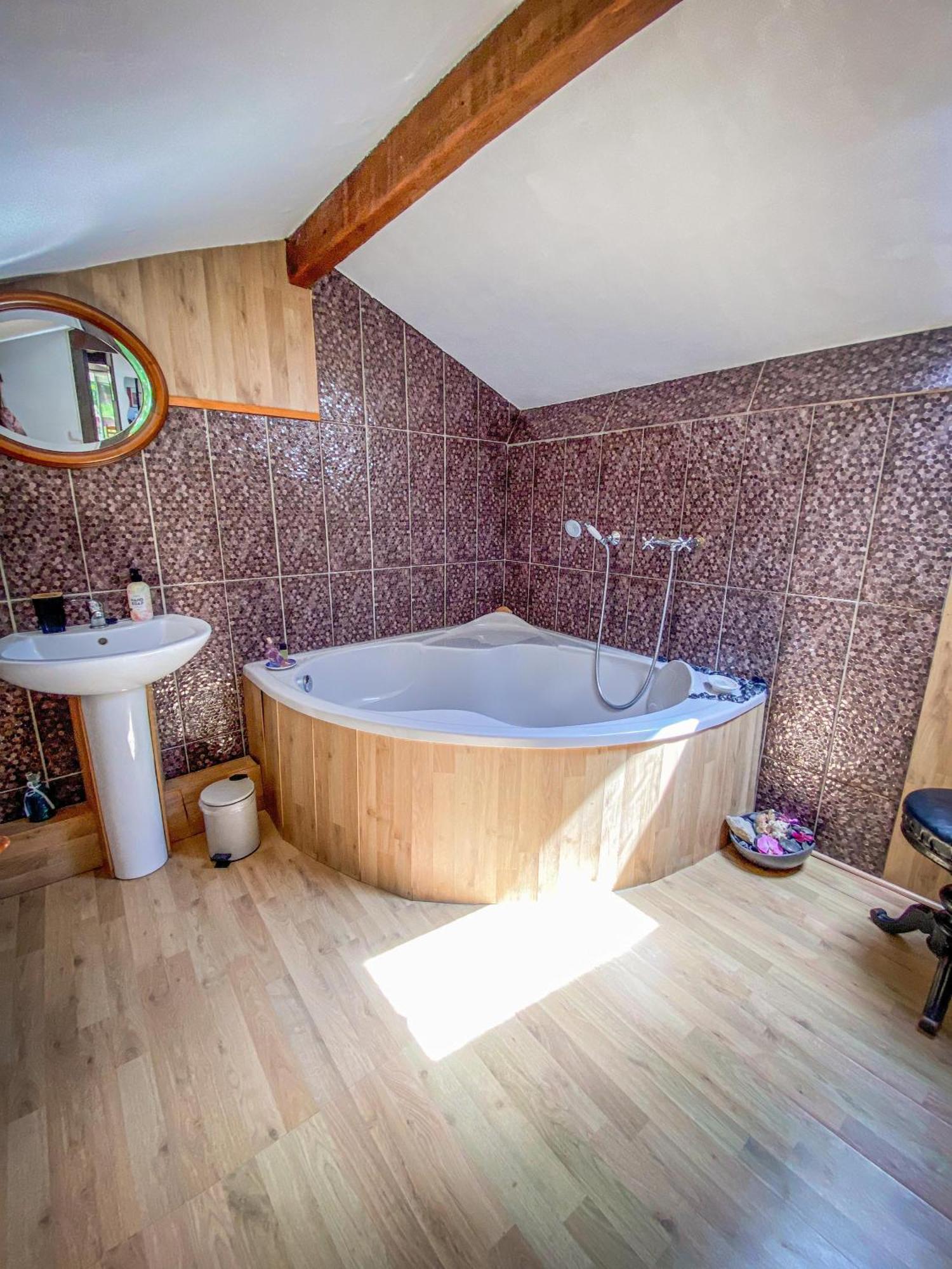 Ryokan Lankana Exideuil-sur-Vienne المظهر الخارجي الصورة